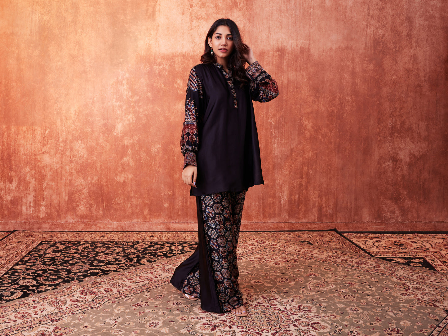 8010 Ajkrakh Tunic and Panelled Trousers
