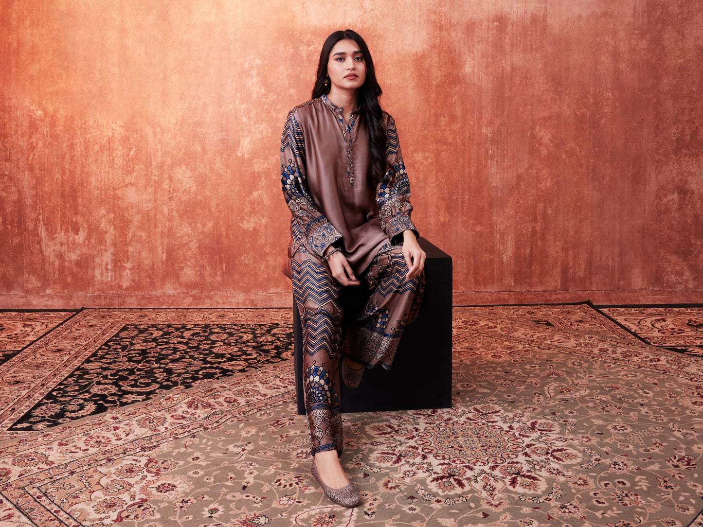 8010 Ajkrakh Tunic and Panelled Trousers