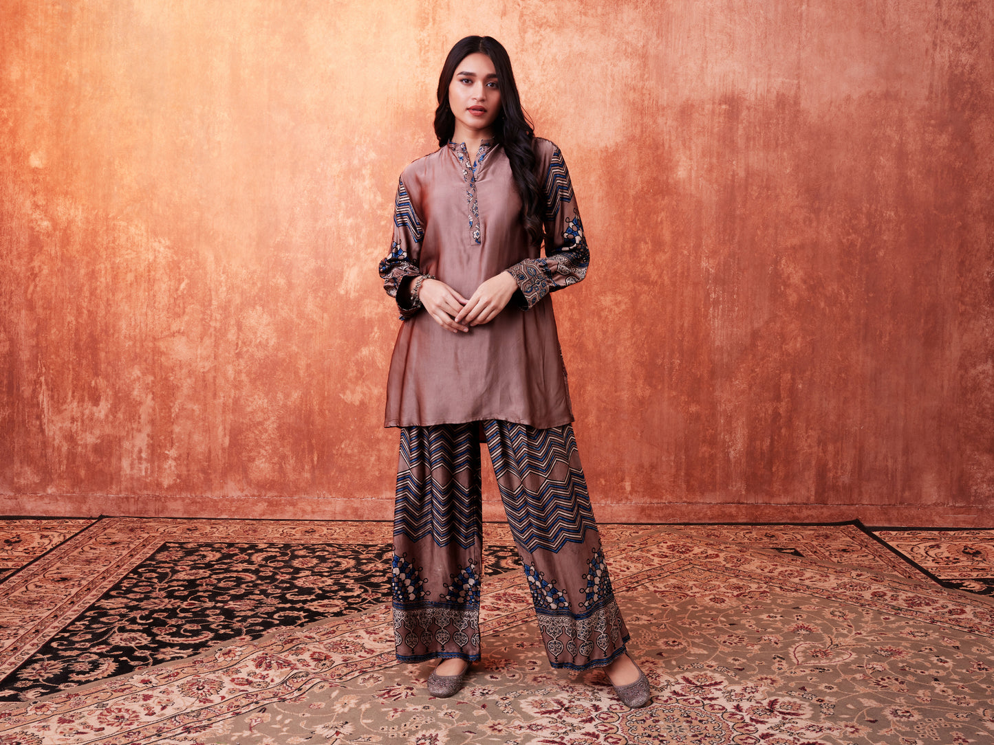 8010 Ajkrakh Tunic and Panelled Trousers